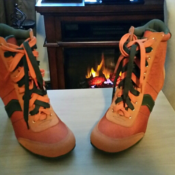 Boots - Picture 1 of 7